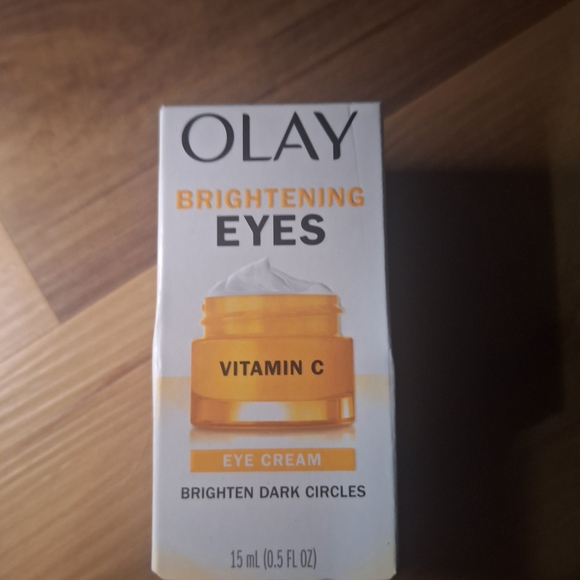 OLAY Brightening Eyes Eye Cream with Vitamin C - Yellow - Picture 1 of 2